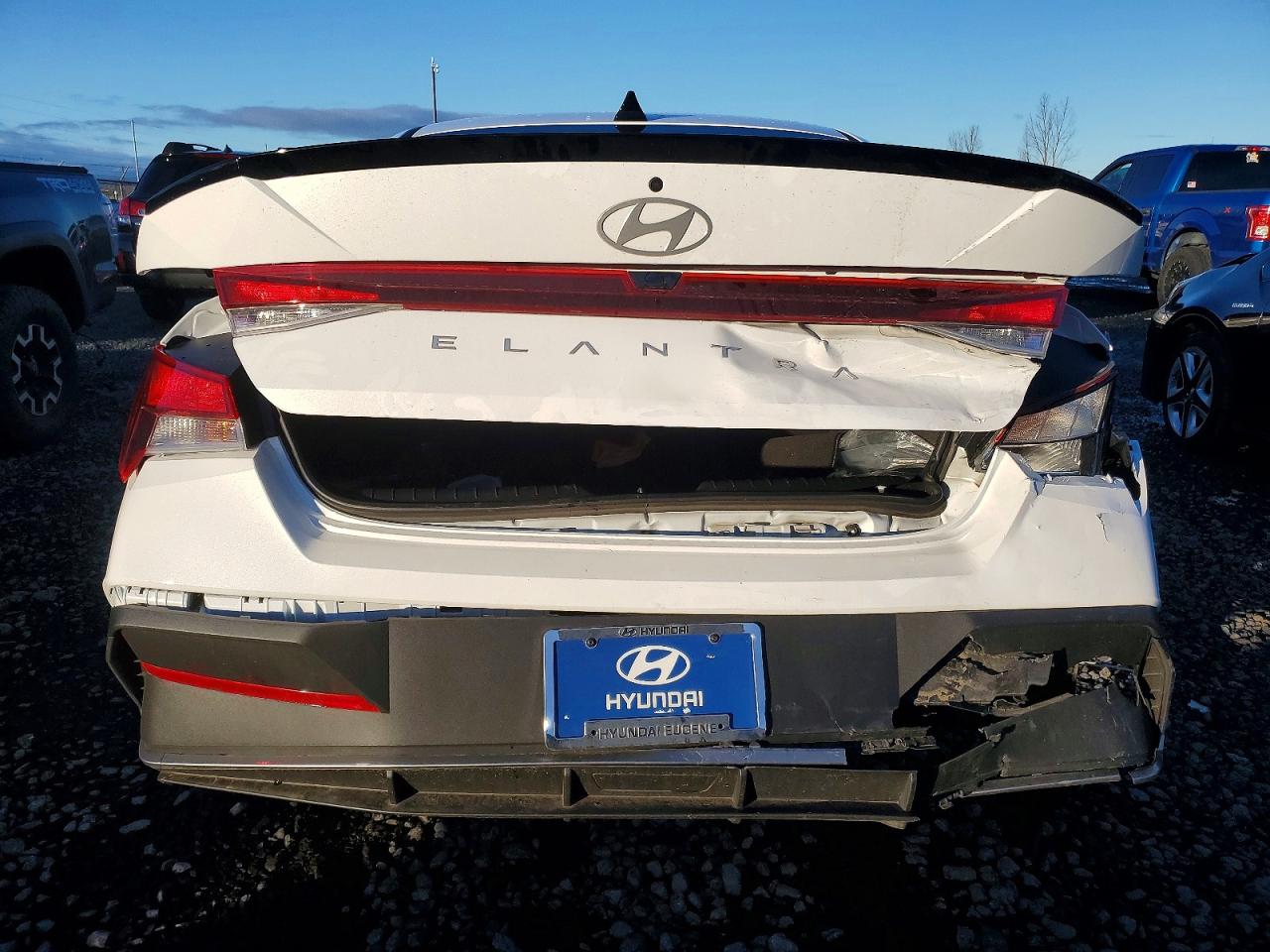 2025 HYUNDAI ELANTRA SEL SPORT photo 6