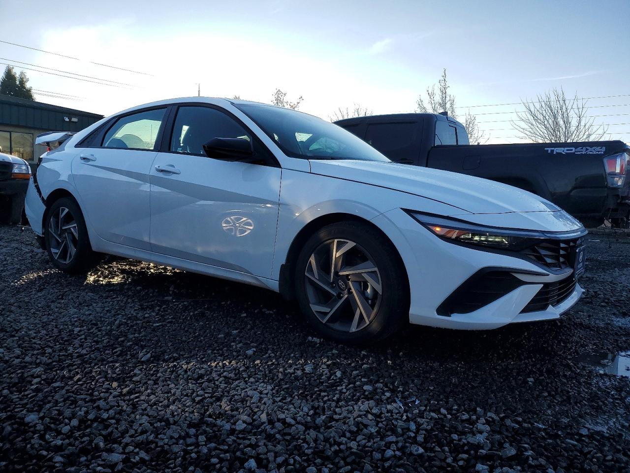 2025 HYUNDAI ELANTRA SEL SPORT photo 4