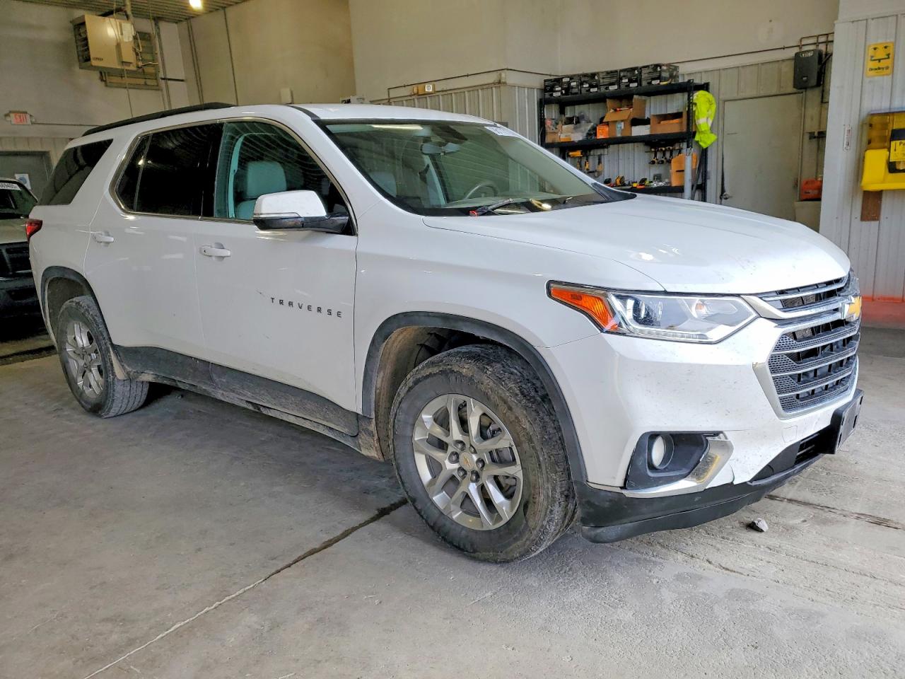 2020 CHEVROLET TRAVERSE LT photo 4