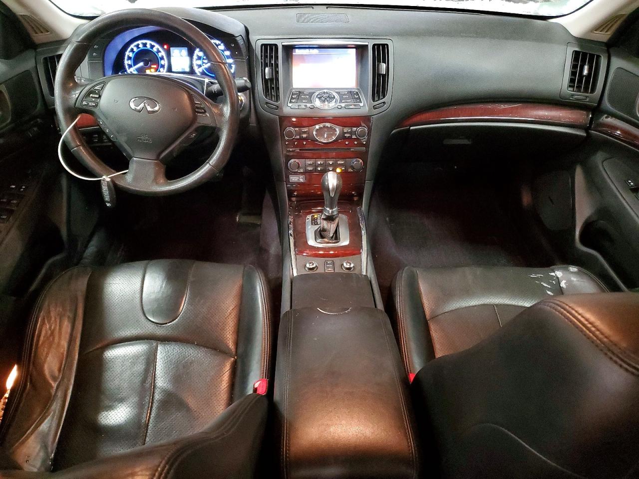 2011 INFINITI G37 photo 8