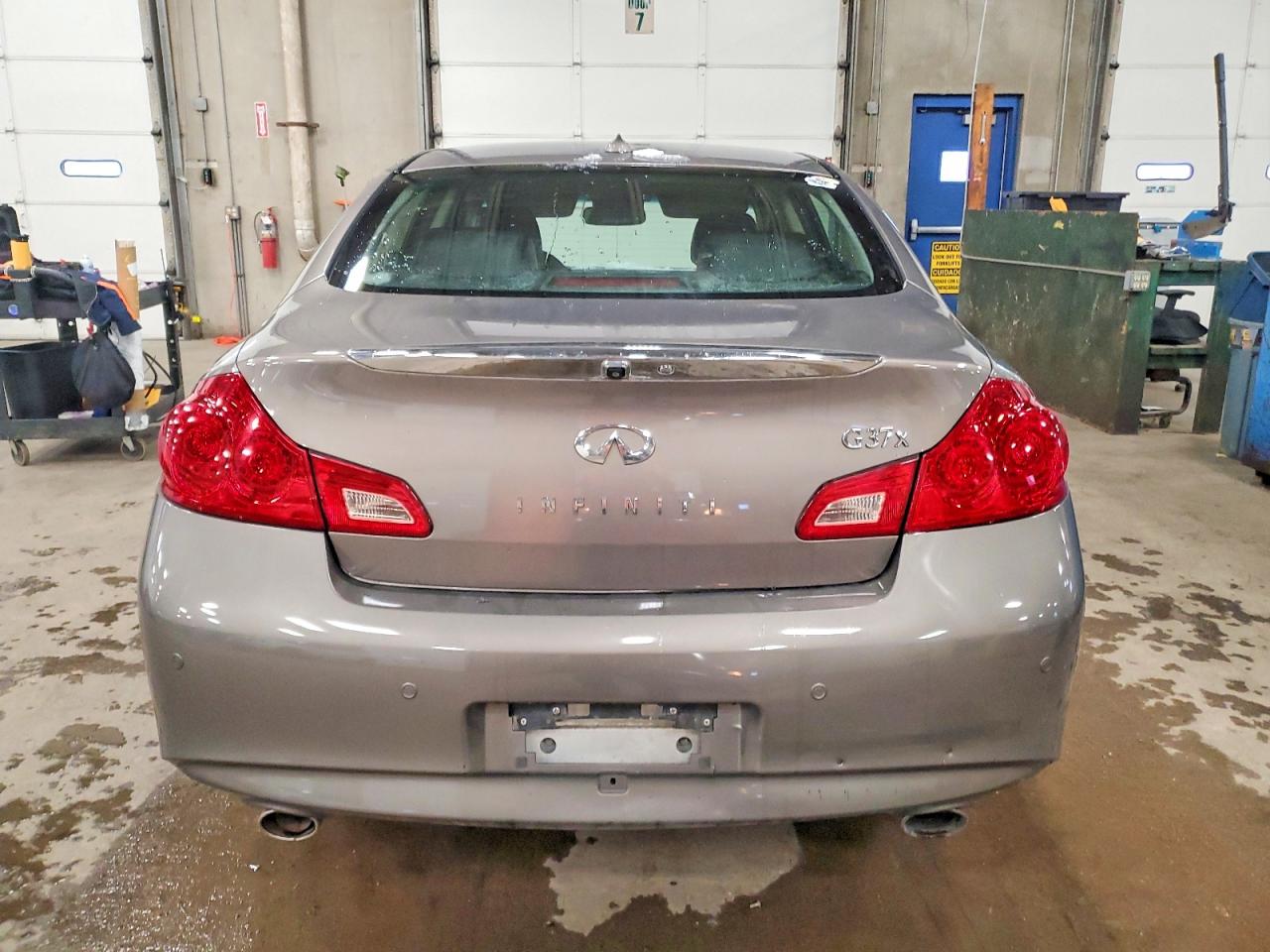 2011 INFINITI G37 photo 6