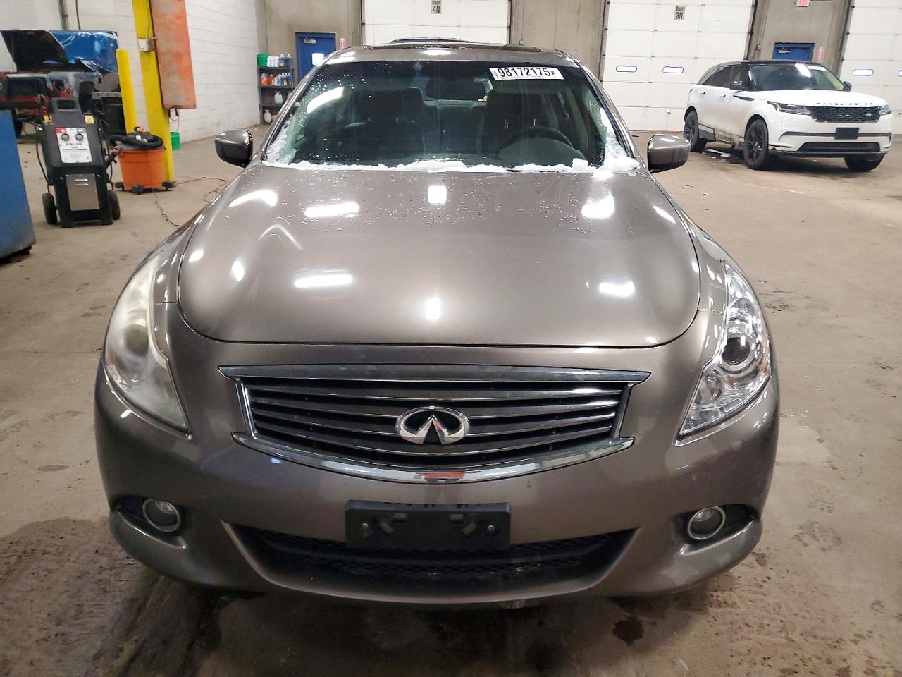2011 INFINITI G37 photo 5