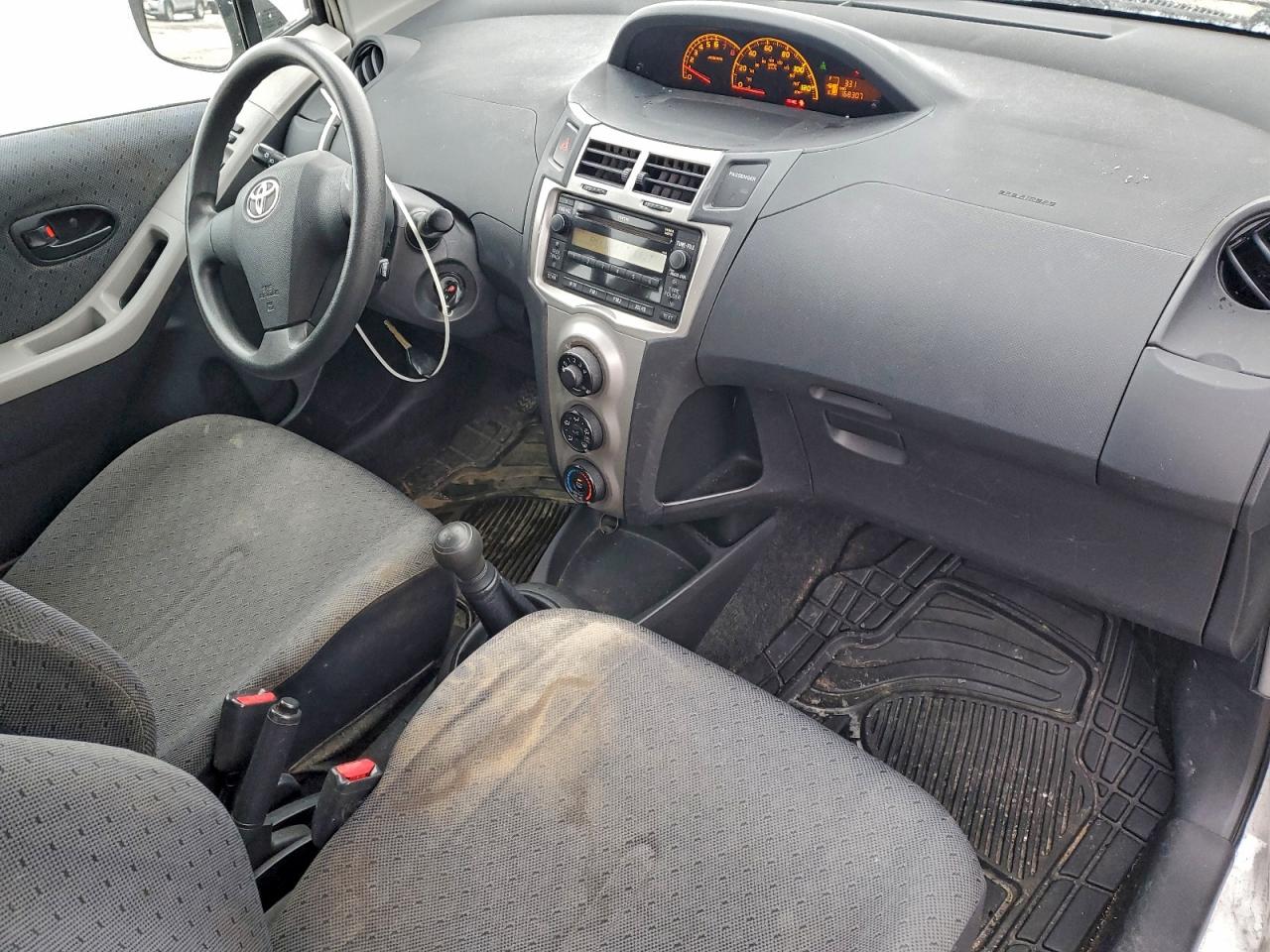 2010 TOYOTA YARIS photo 15