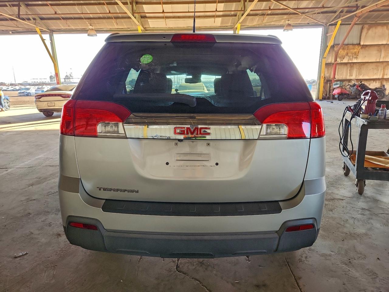 2011 GMC TERRAIN SLE photo 11