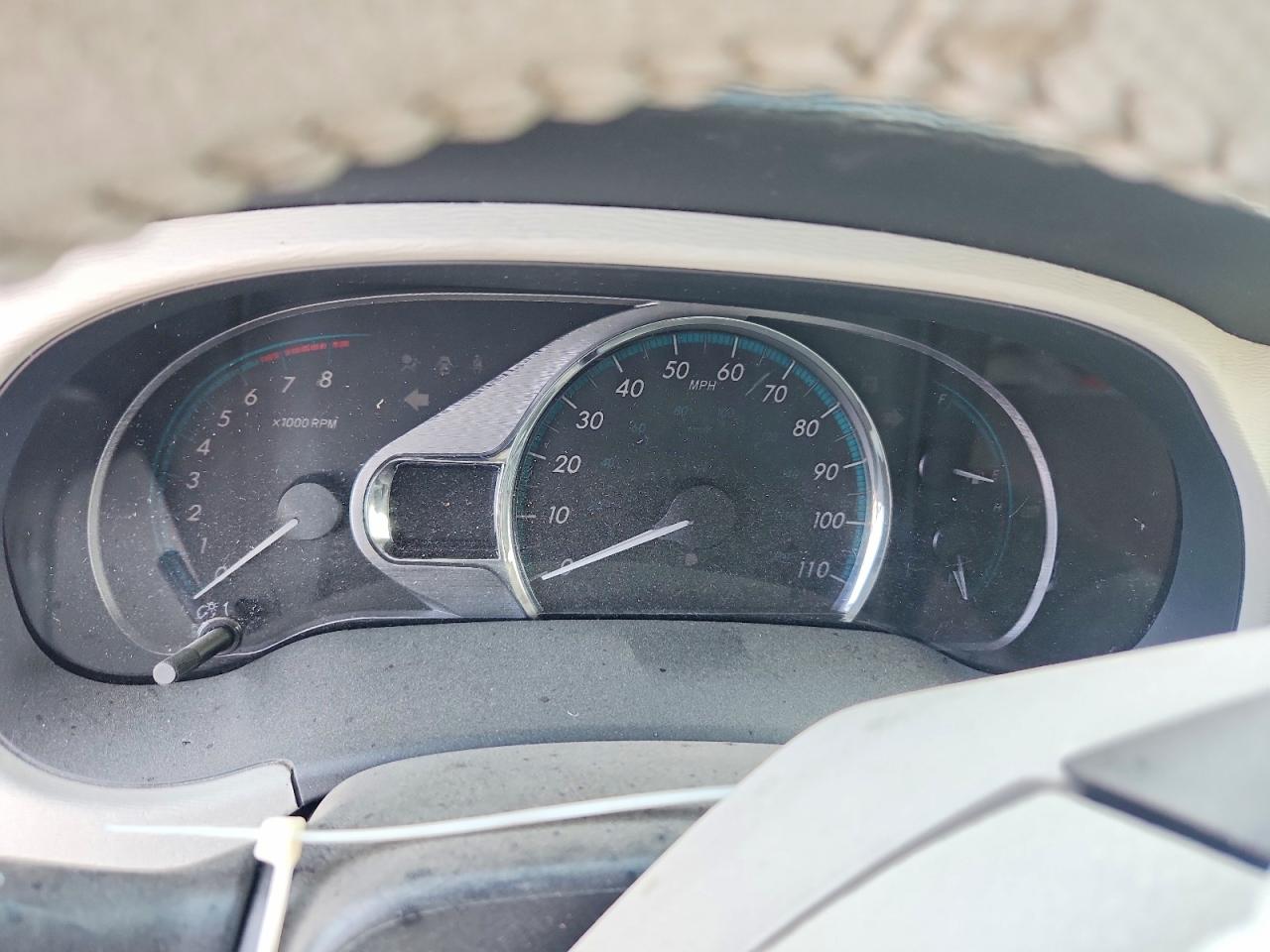 2013 TOYOTA SIENNA XLE photo 9