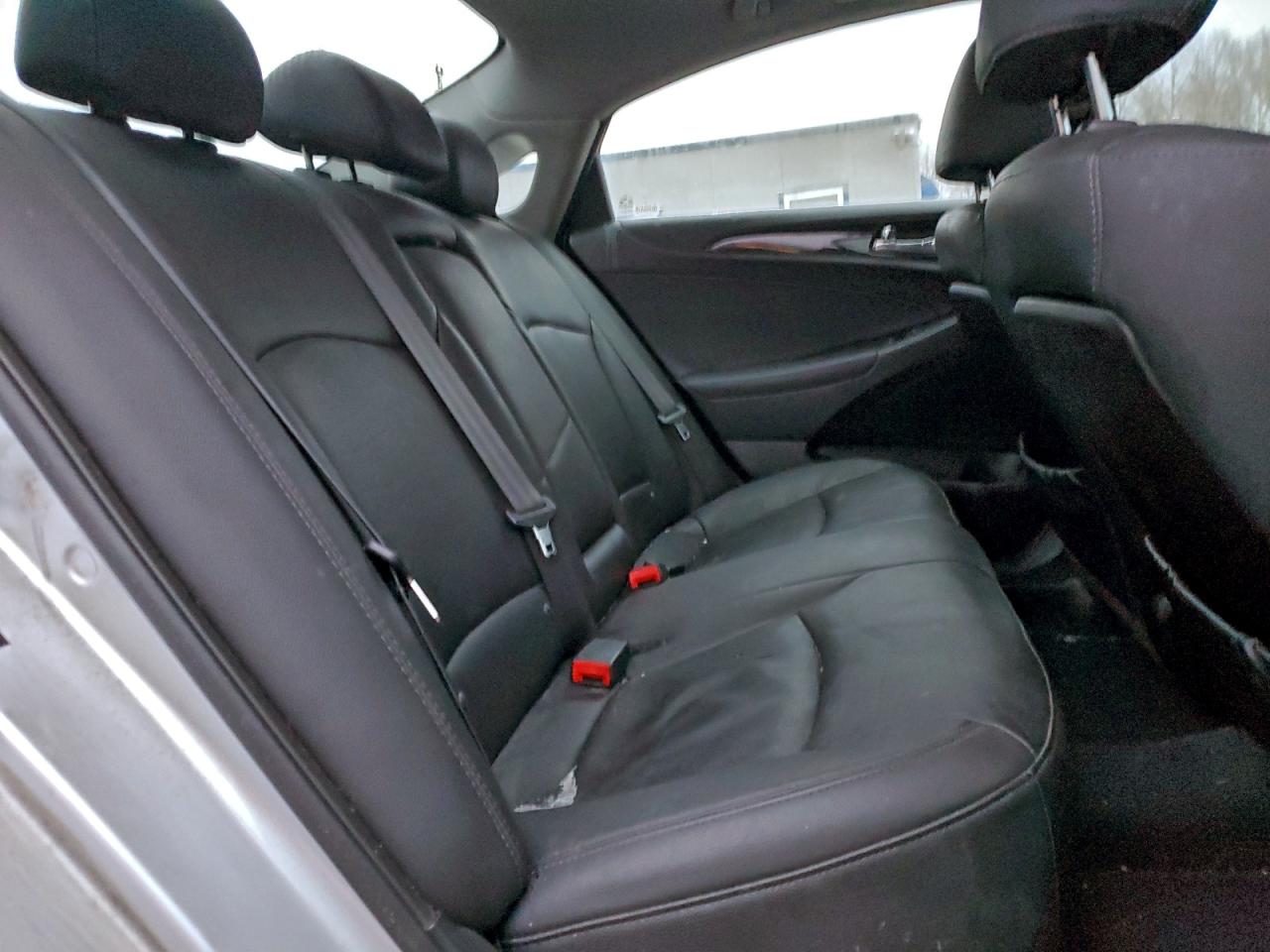 2011 HYUNDAI SONATA SE photo 10