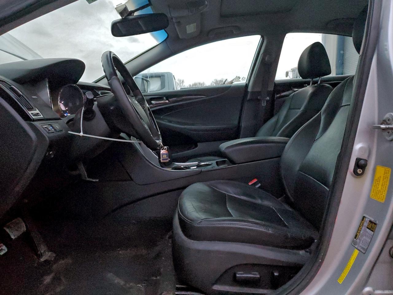 2011 HYUNDAI SONATA SE photo 7