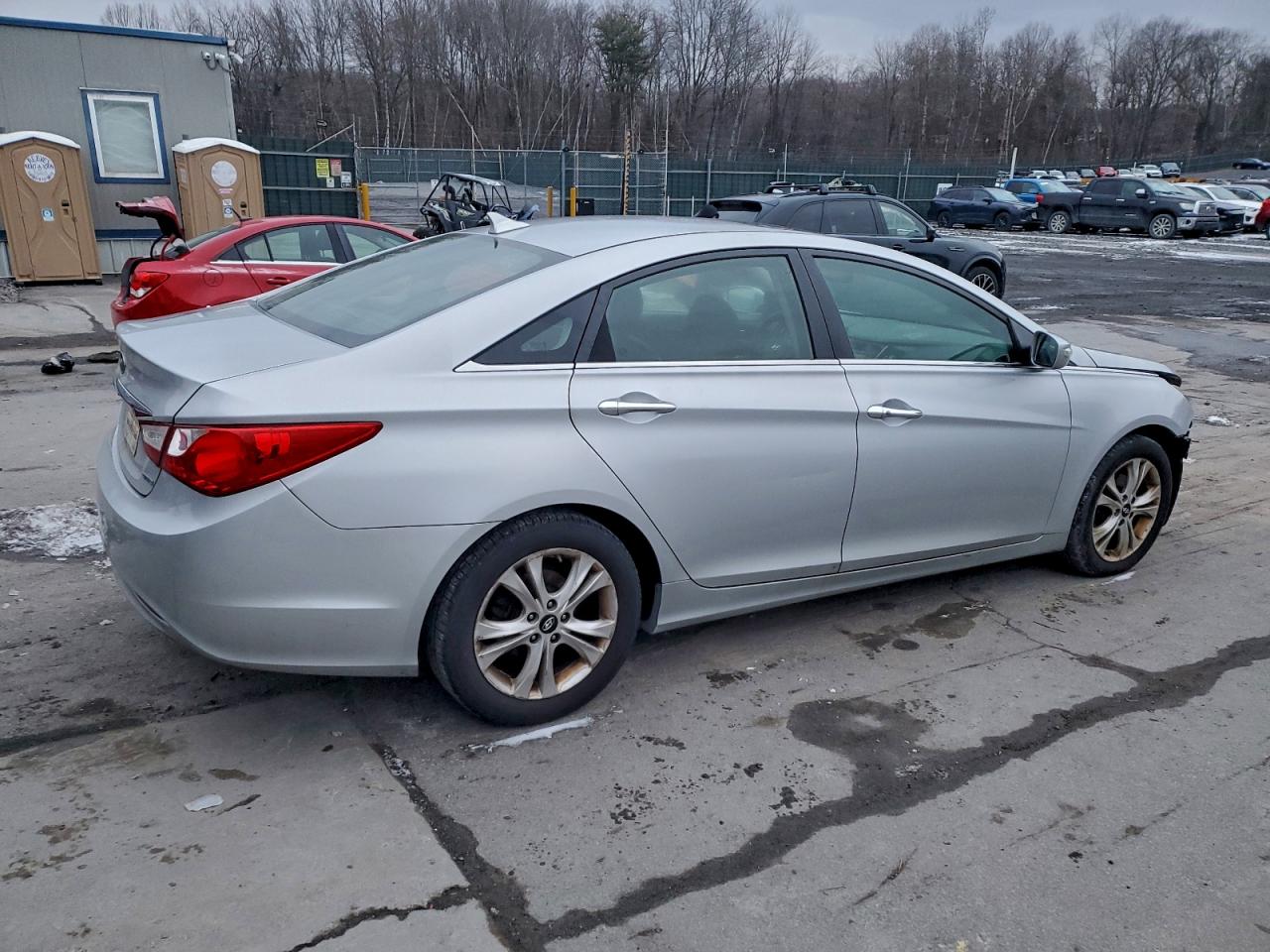 2011 HYUNDAI SONATA SE photo 3