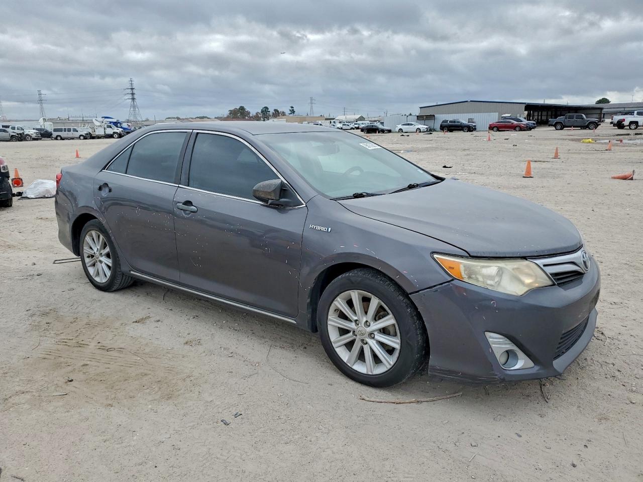 2013 TOYOTA CAMRY HYBRID photo 4