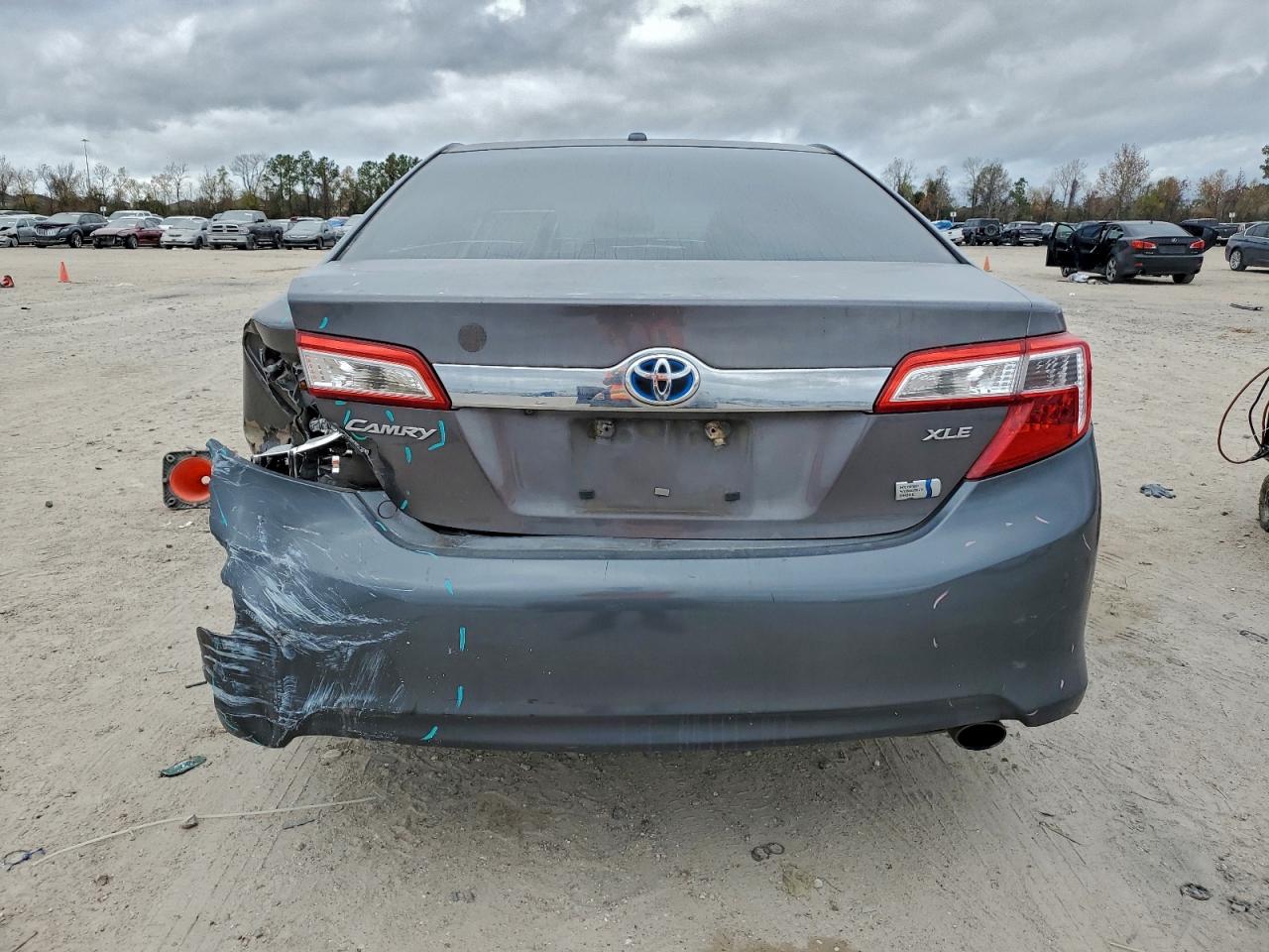 2013 TOYOTA CAMRY HYBRID photo 6