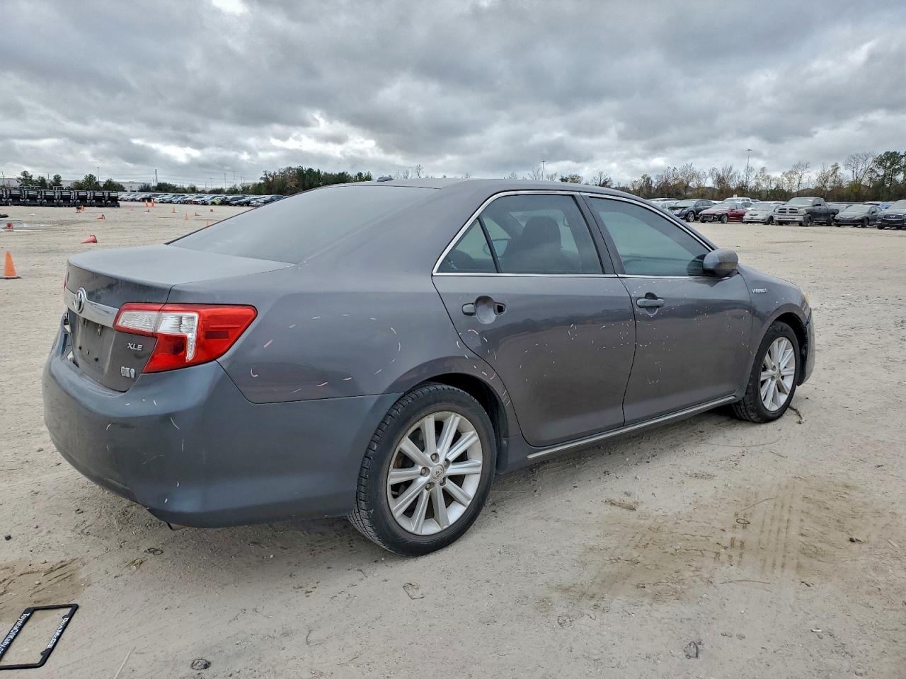 2013 TOYOTA CAMRY HYBRID photo 3