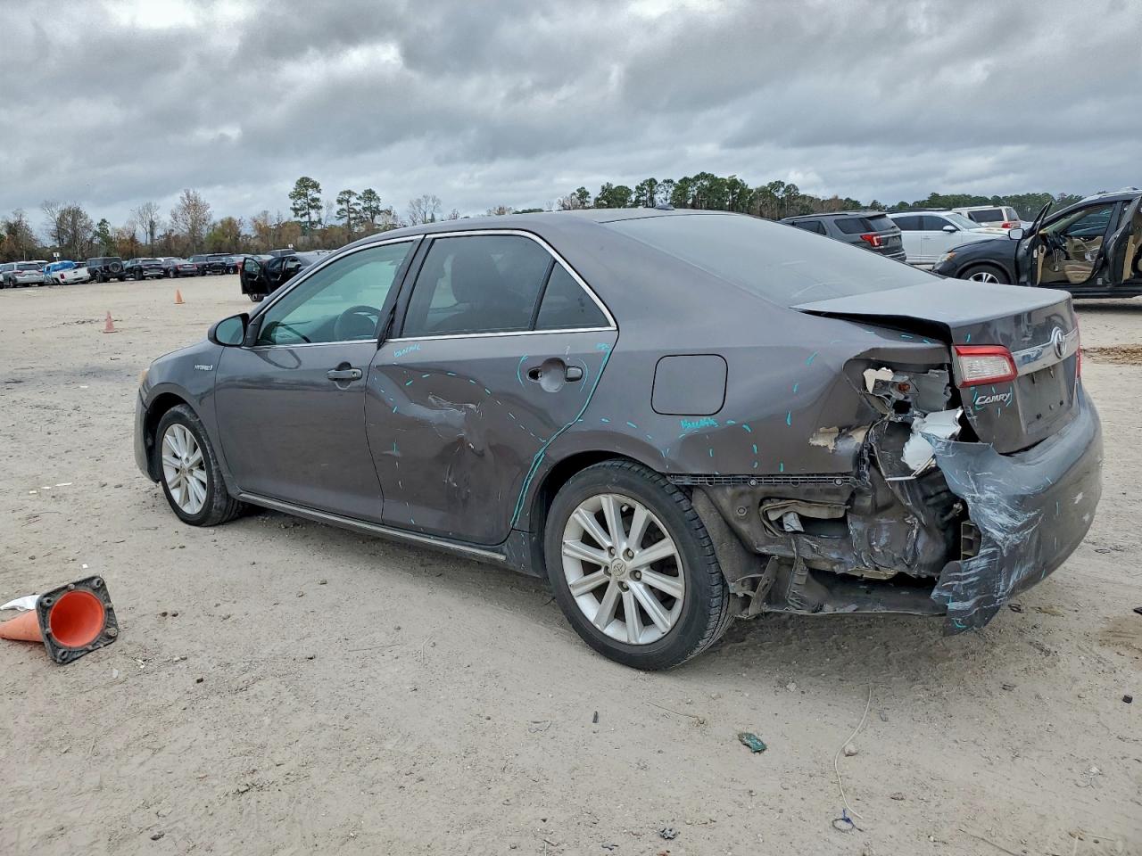 2013 TOYOTA CAMRY HYBRID photo 2