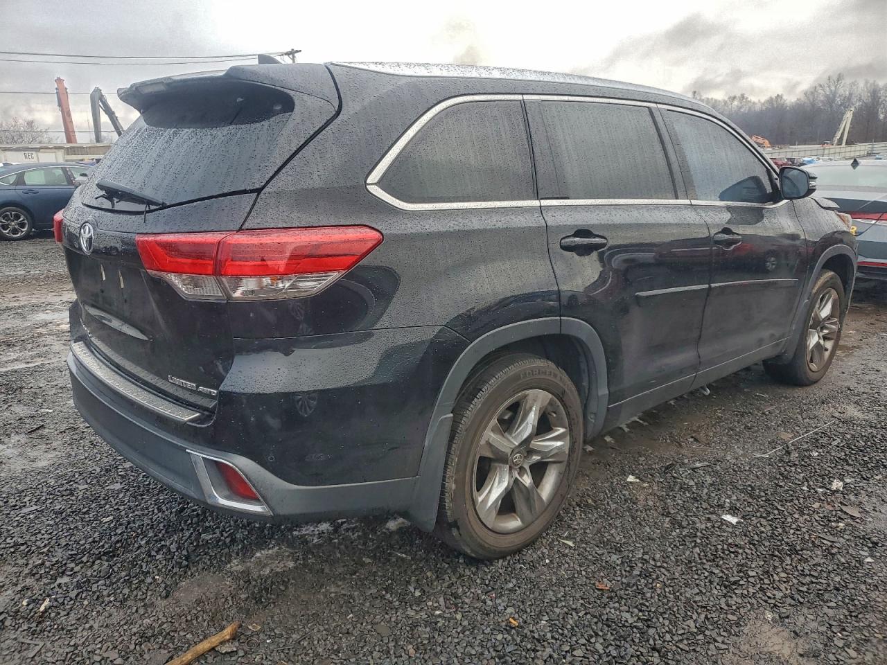 2018 TOYOTA HIGHLANDER LIMITED photo 3