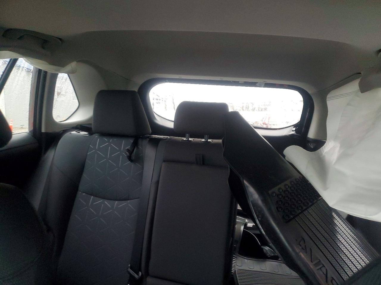2025 TOYOTA RAV4 XLE photo 28