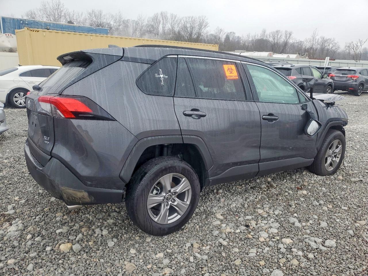 2025 TOYOTA RAV4 XLE photo 7
