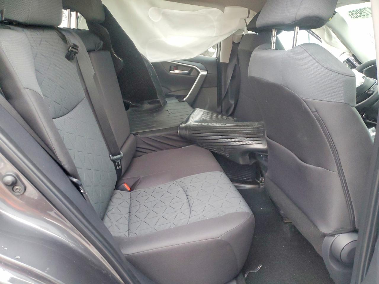 2025 TOYOTA RAV4 XLE photo 31