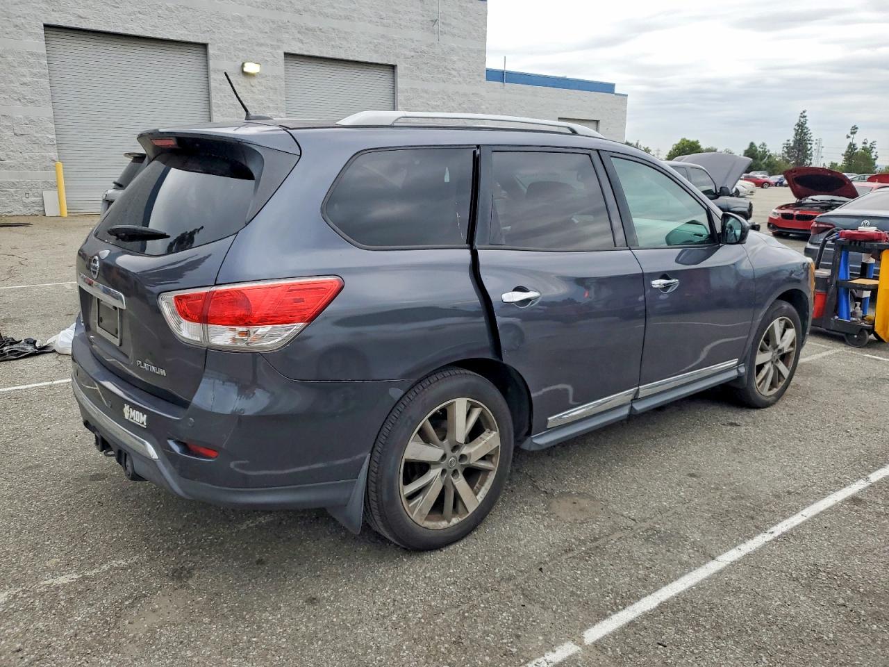 2013 NISSAN PATHFINDER S photo 3