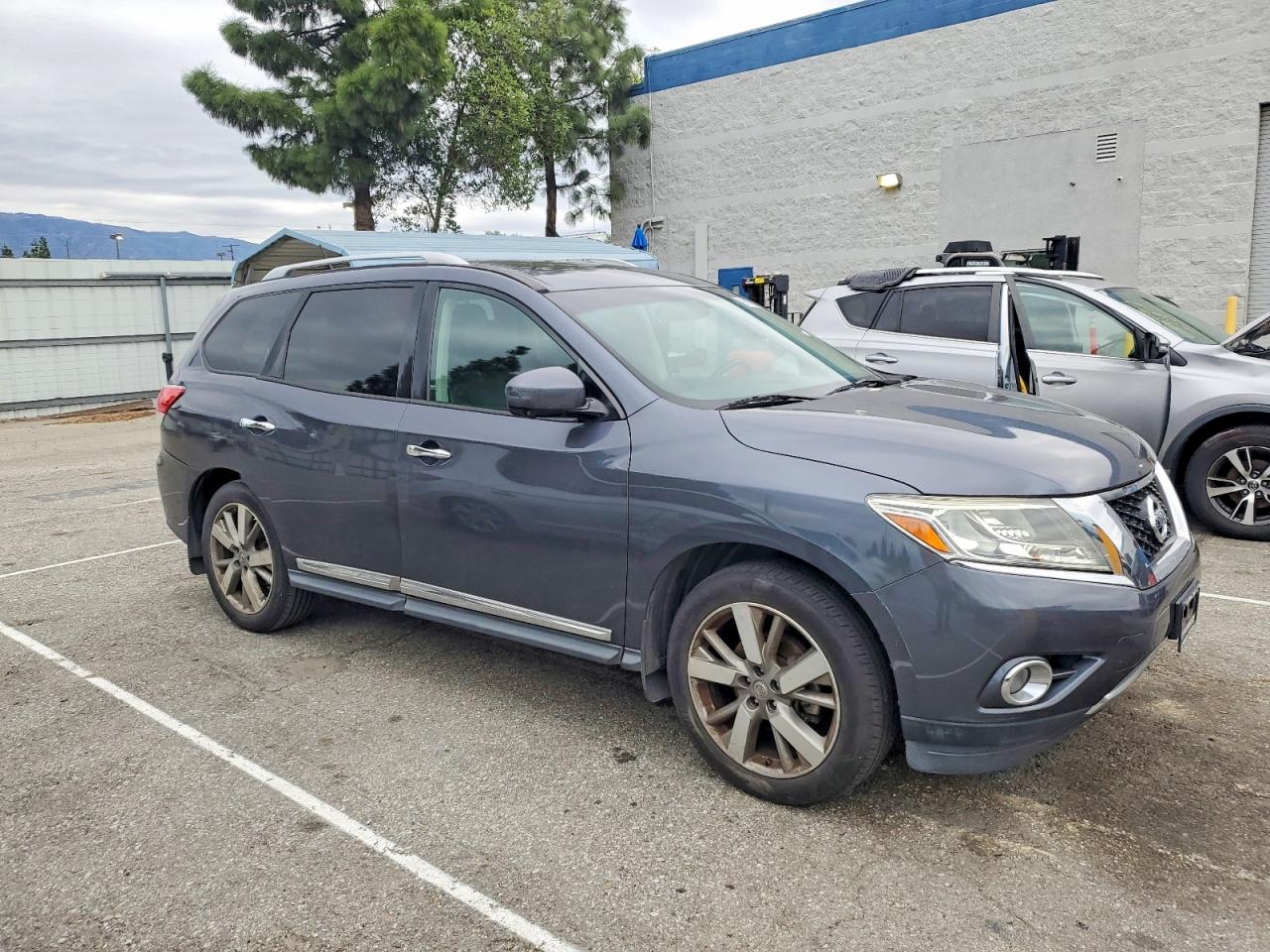 2013 NISSAN PATHFINDER S photo 4