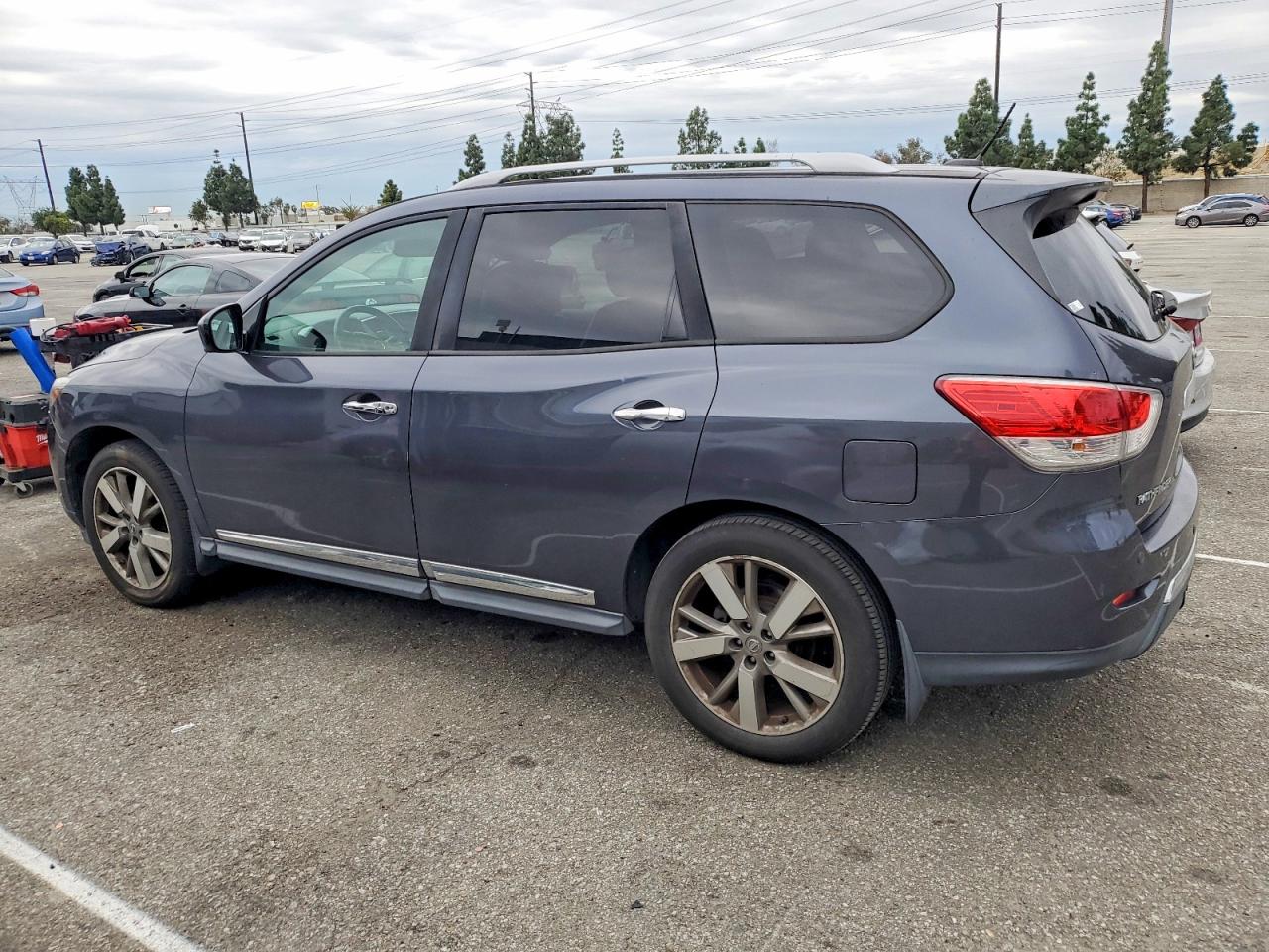 2013 NISSAN PATHFINDER S photo 2