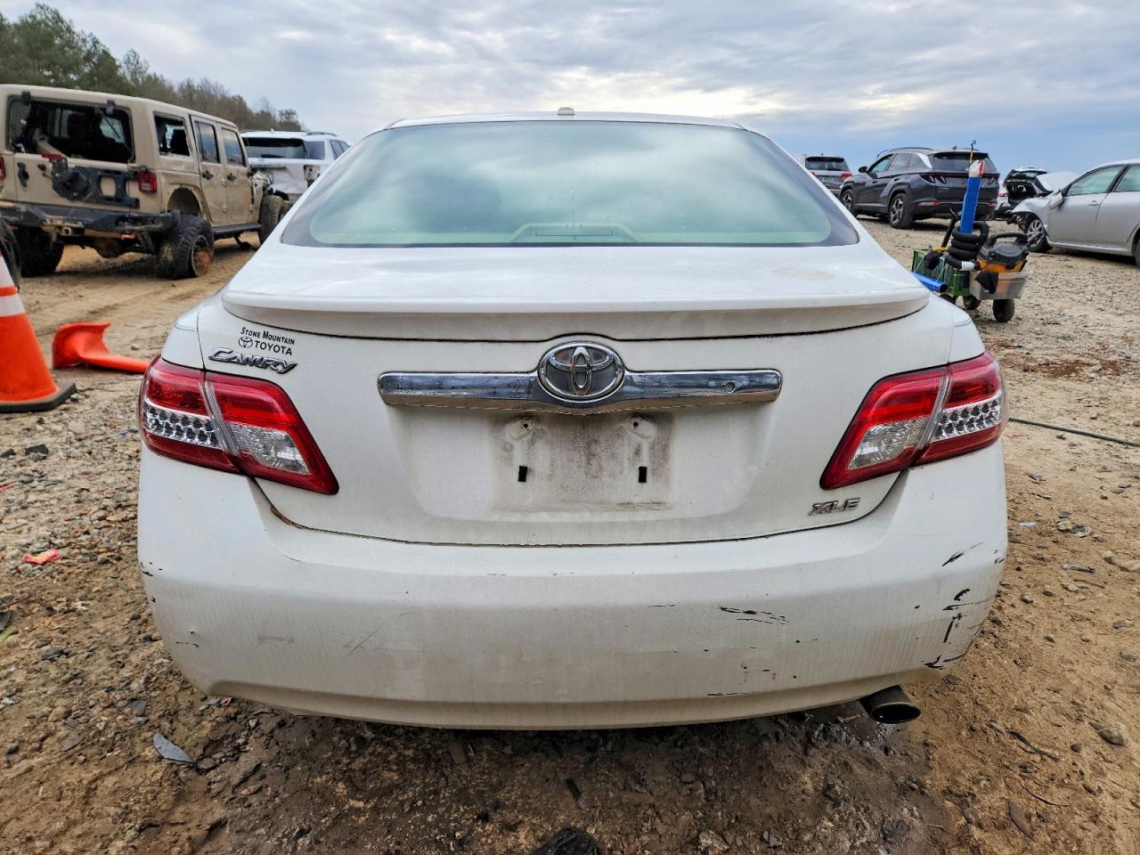 2011 TOYOTA CAMRY BASE photo 6