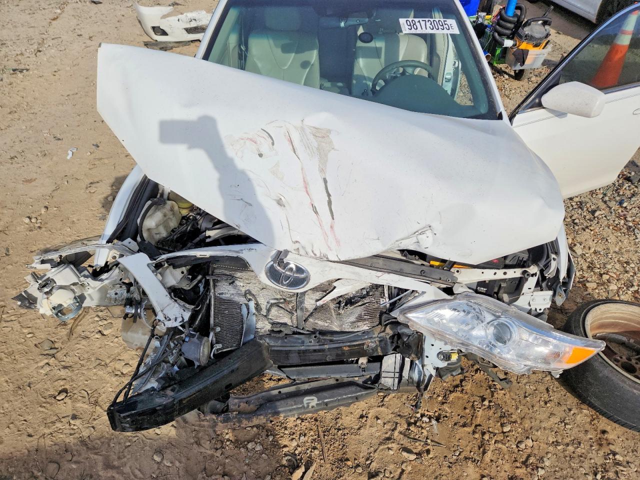 2011 TOYOTA CAMRY BASE photo 11