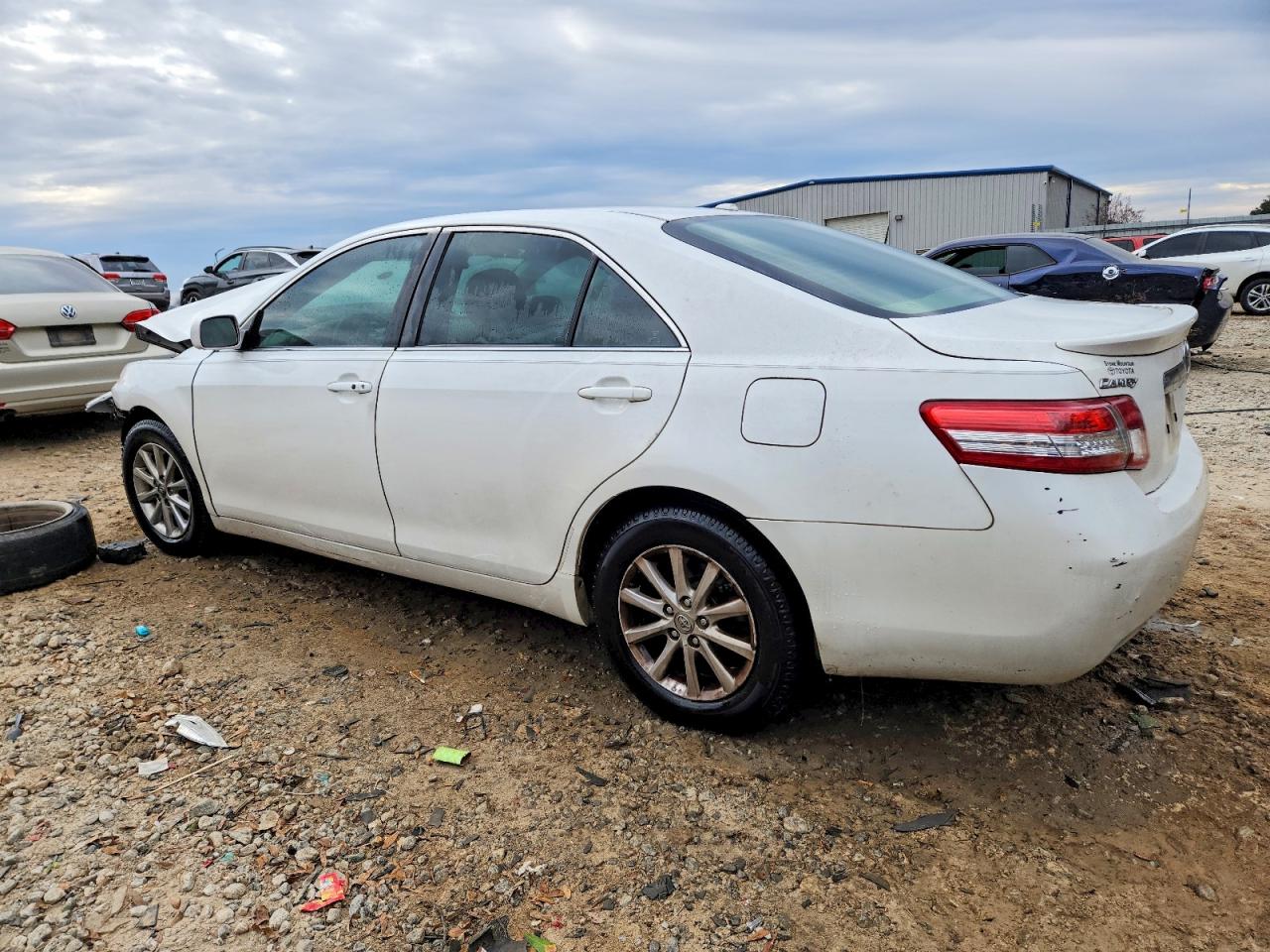 2011 TOYOTA CAMRY BASE photo 2
