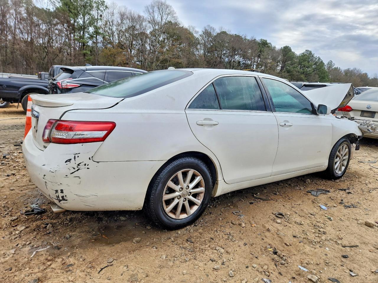 2011 TOYOTA CAMRY BASE photo 3