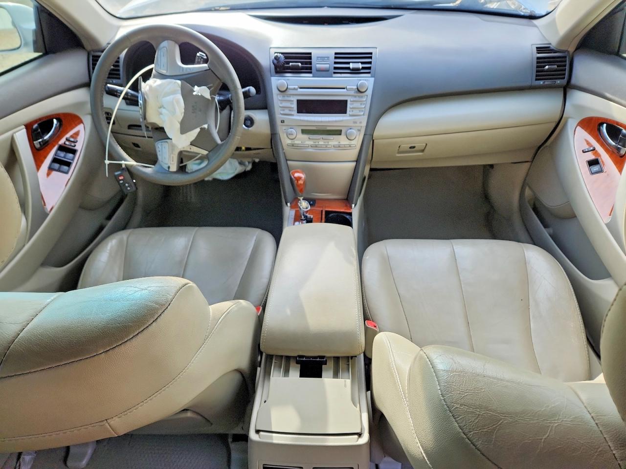 2011 TOYOTA CAMRY BASE photo 8