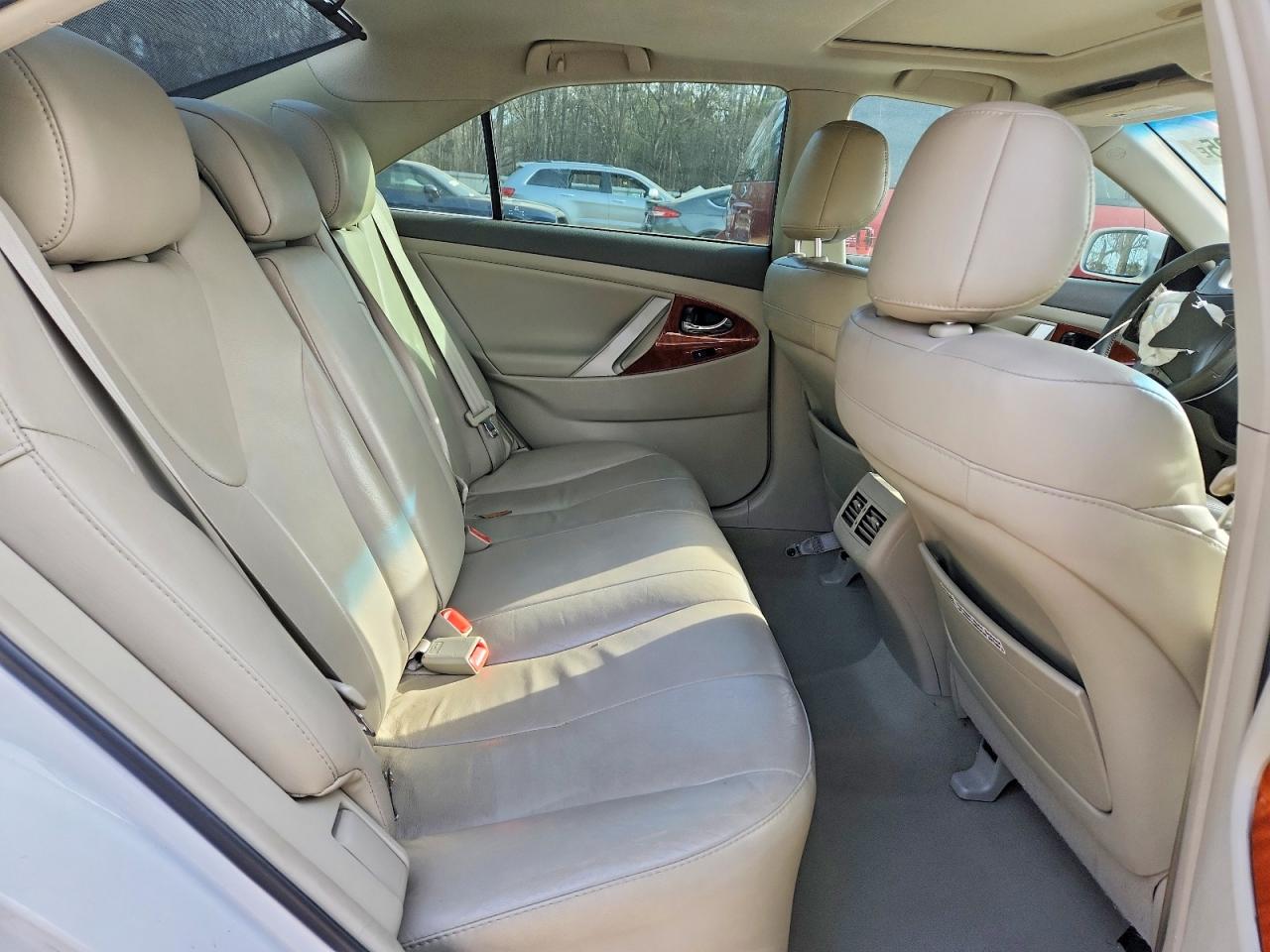 2011 TOYOTA CAMRY BASE photo 10