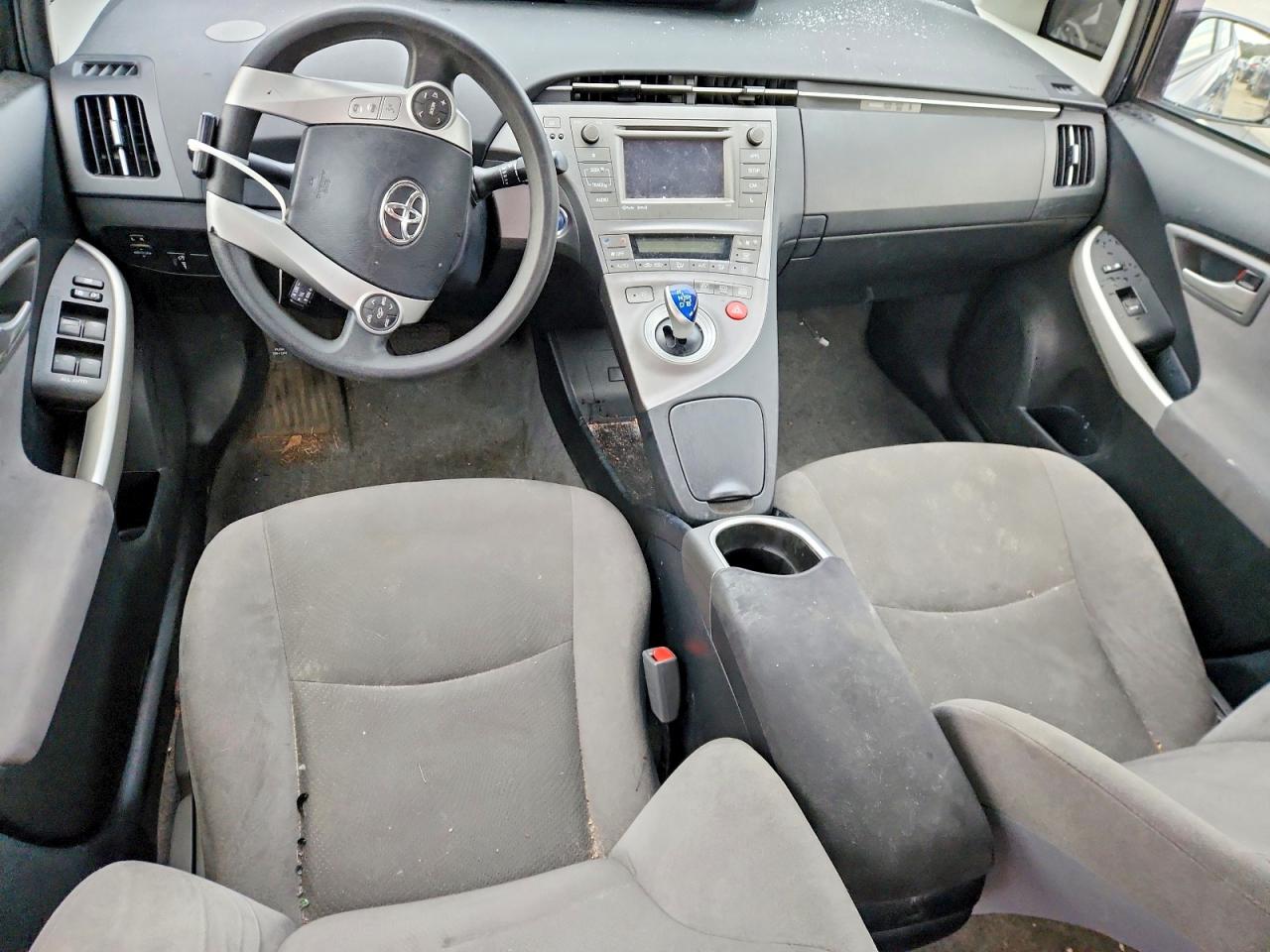 2015 TOYOTA PRIUS photo 8