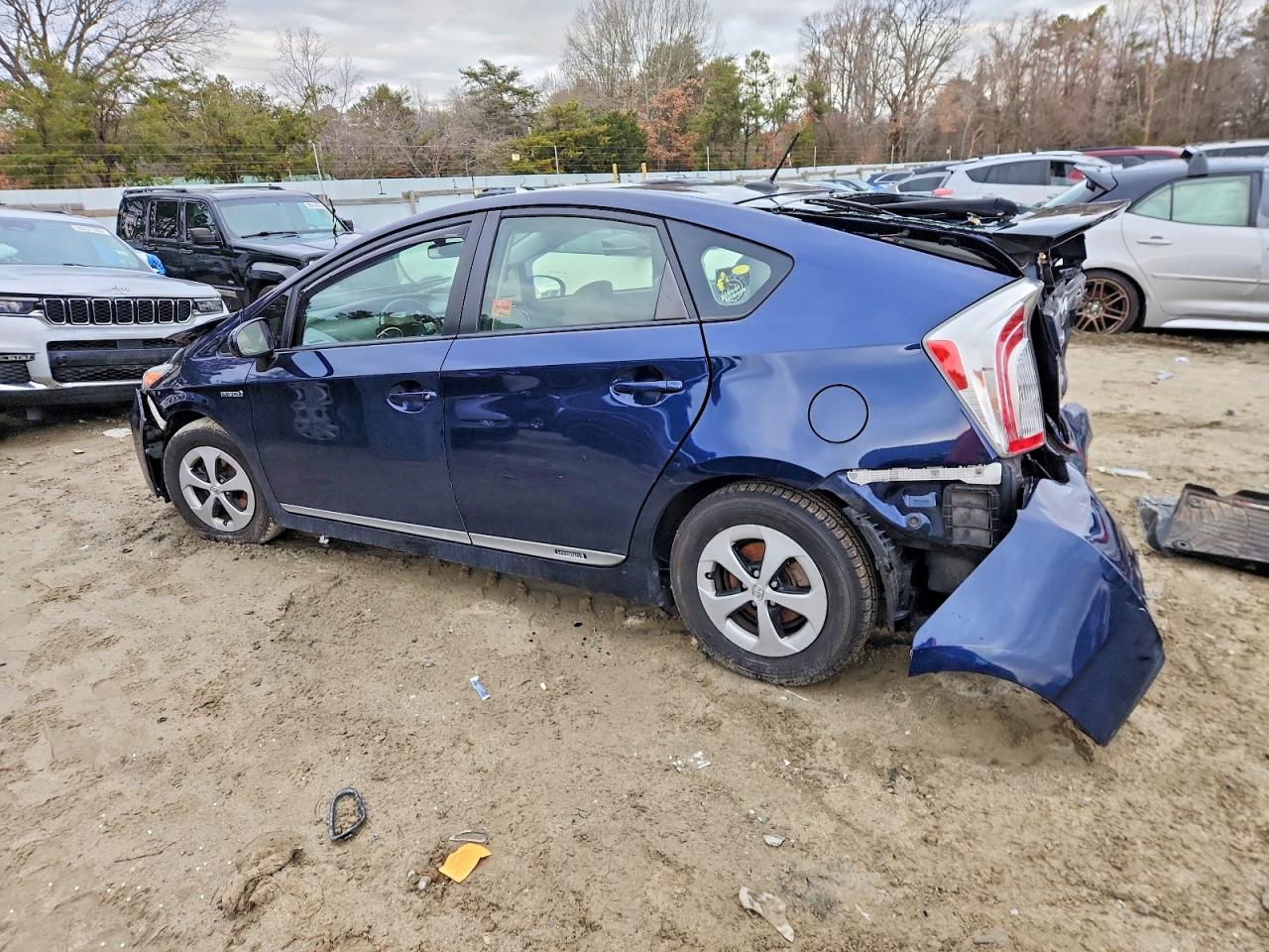 2015 TOYOTA PRIUS photo 2