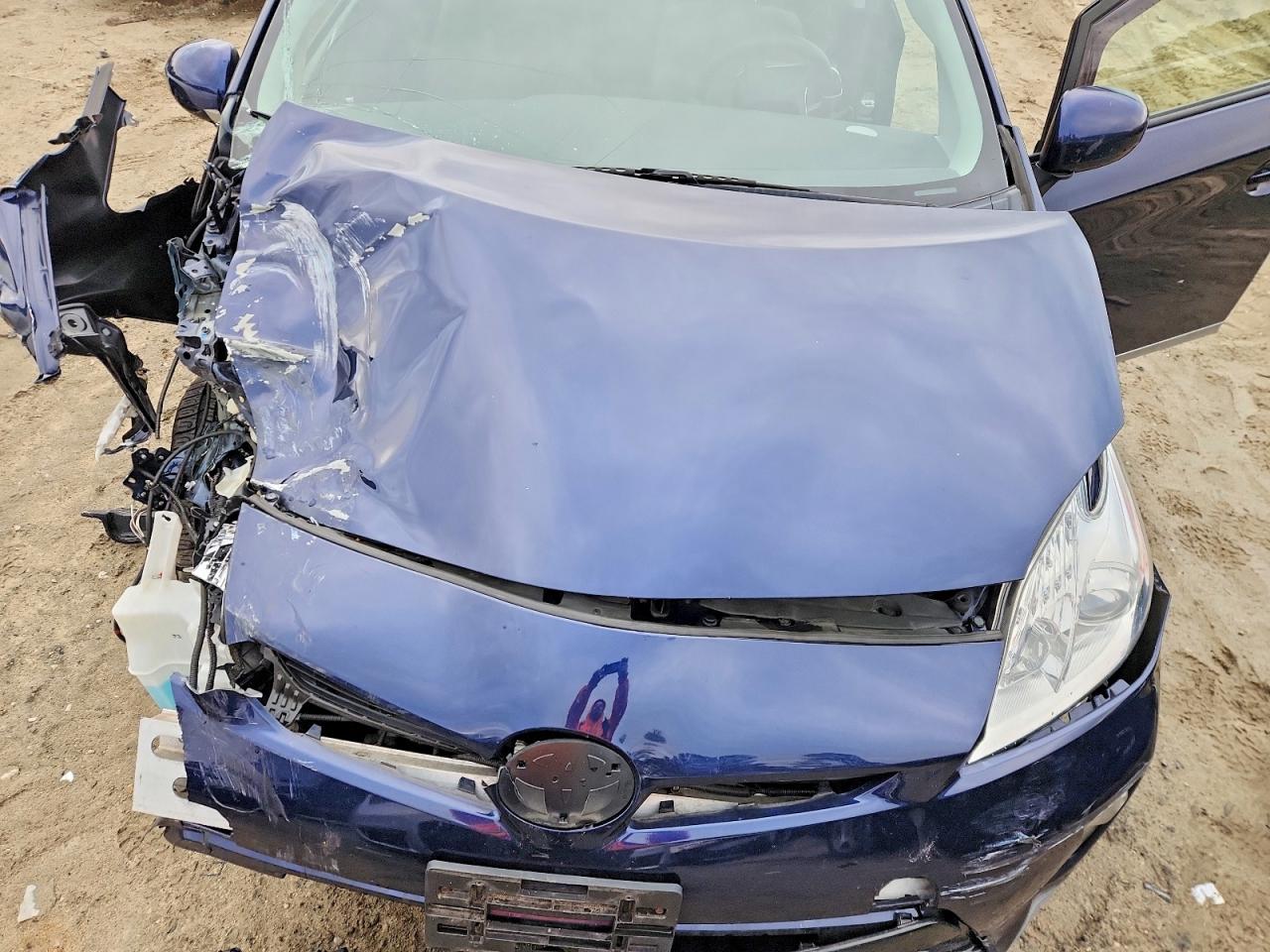2015 TOYOTA PRIUS photo 11