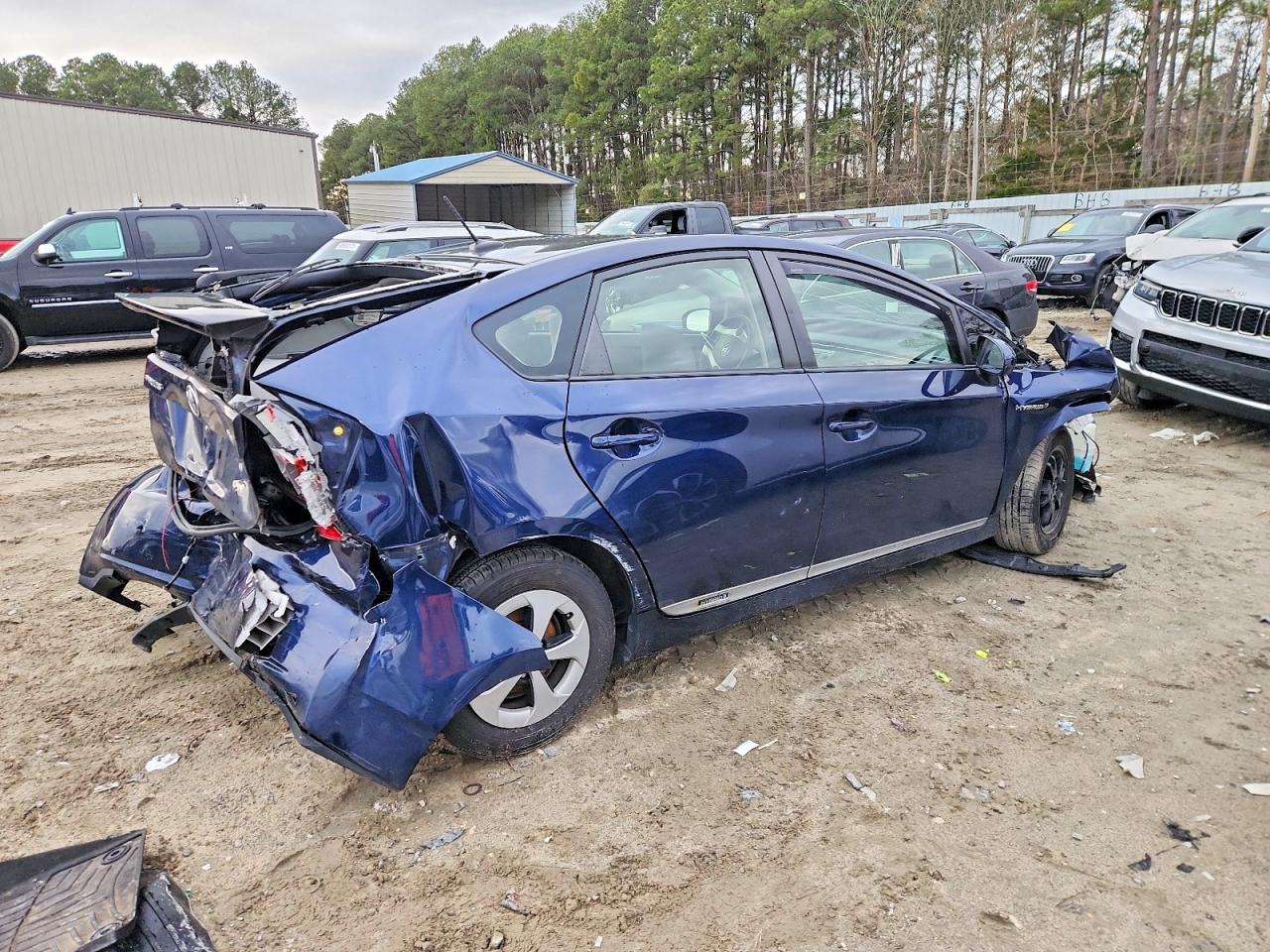 2015 TOYOTA PRIUS photo 3