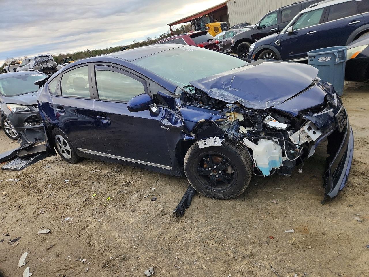 2015 TOYOTA PRIUS photo 4