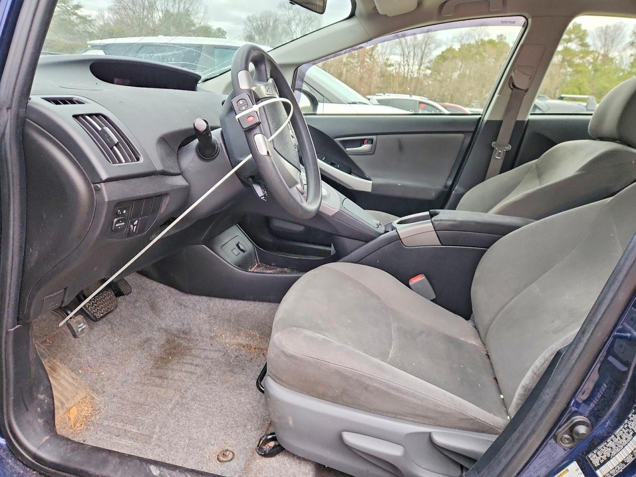 2015 TOYOTA PRIUS photo 7