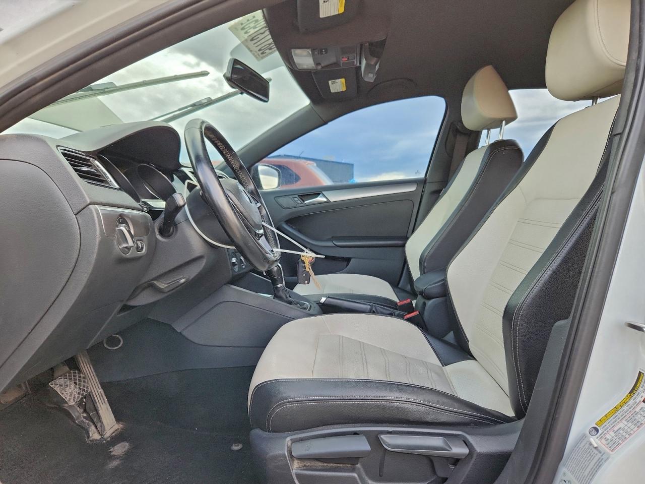 2016 VOLKSWAGEN JETTA SPORT photo 7