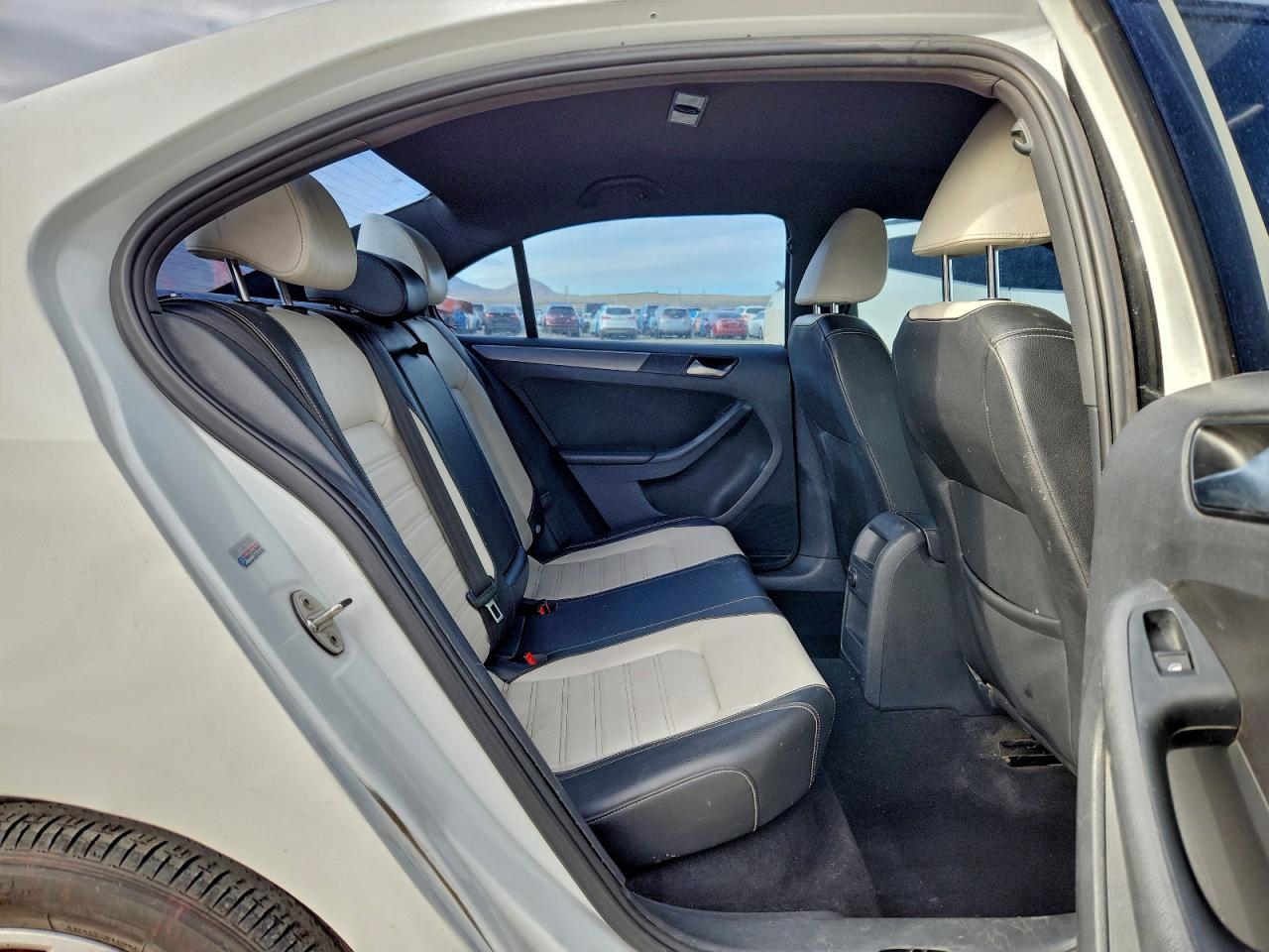 2016 VOLKSWAGEN JETTA SPORT photo 10