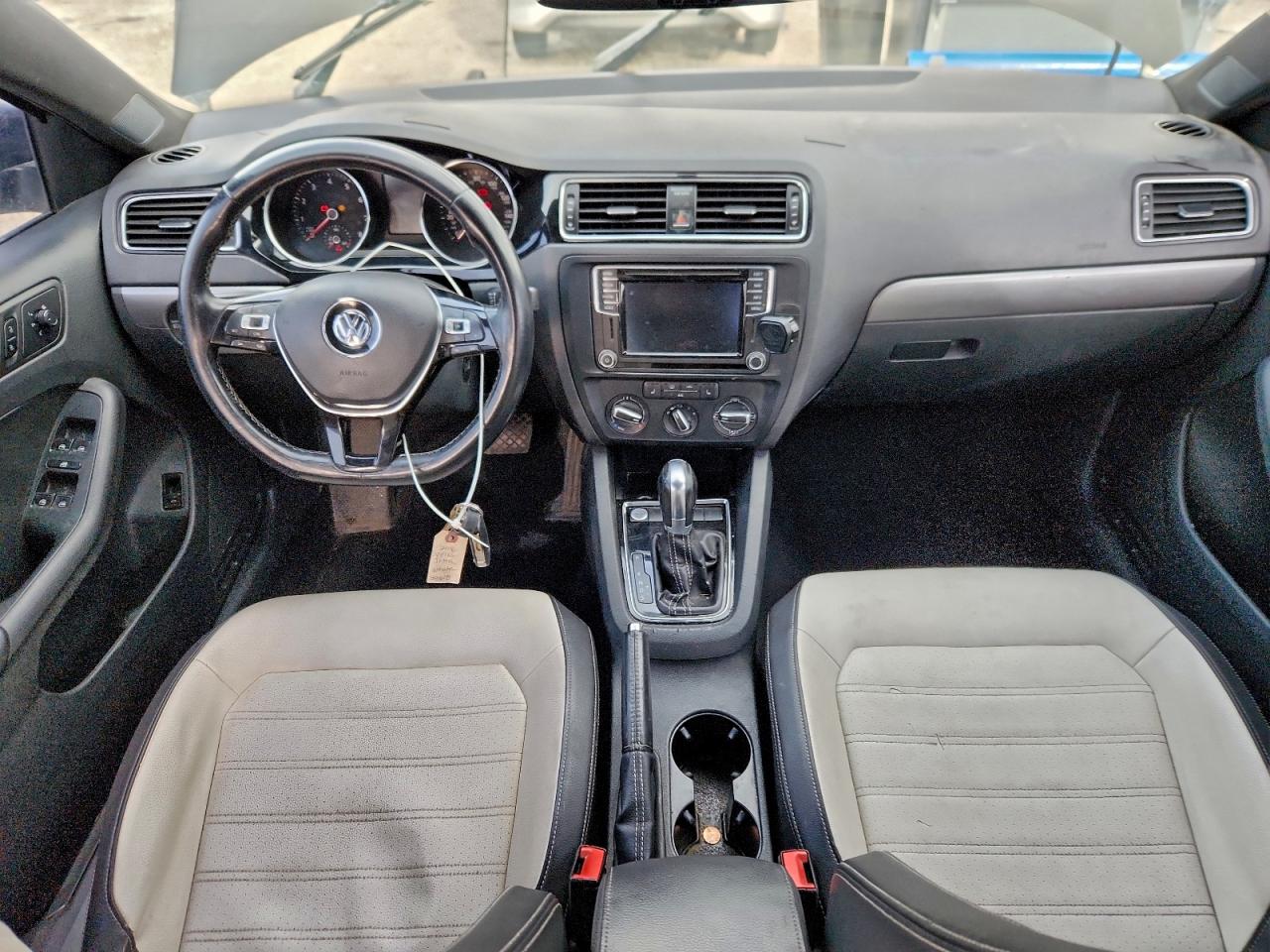 2016 VOLKSWAGEN JETTA SPORT photo 8