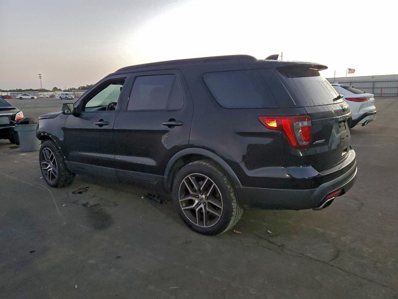 2017 FORD EXPLORER SPORT photo 2