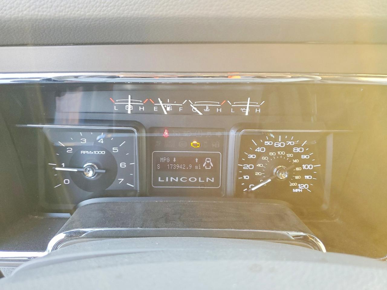 2013 LINCOLN NAVIGATOR photo 9