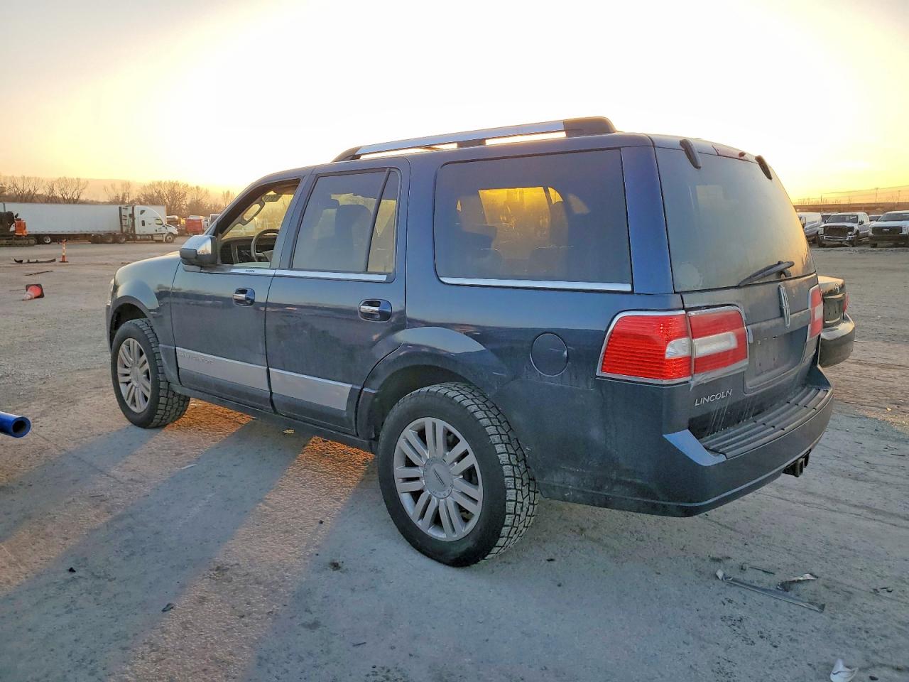 2013 LINCOLN NAVIGATOR photo 2