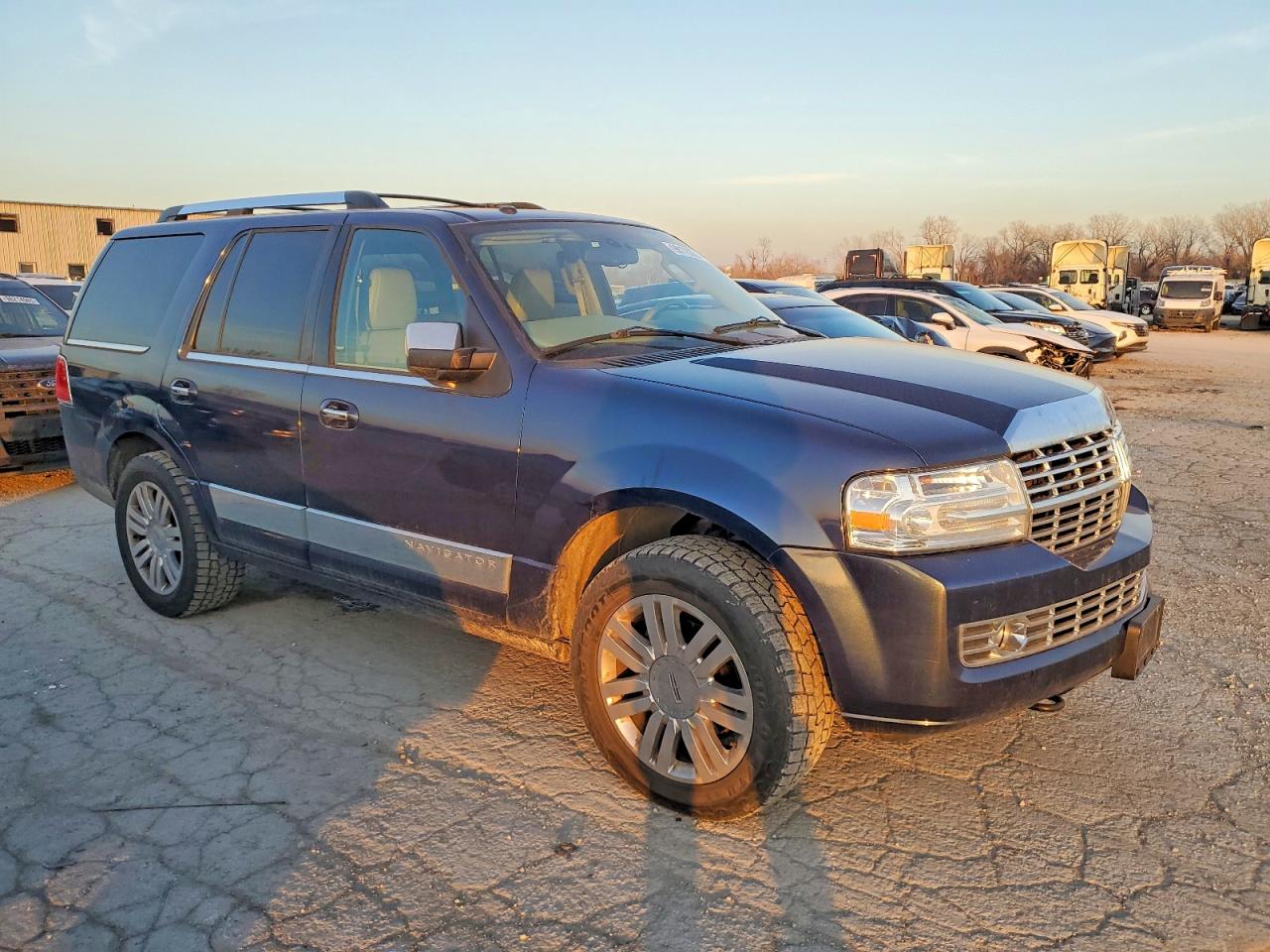 2013 LINCOLN NAVIGATOR photo 4