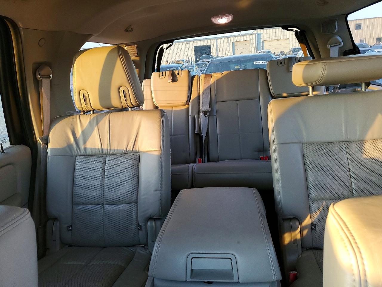 2013 LINCOLN NAVIGATOR photo 10