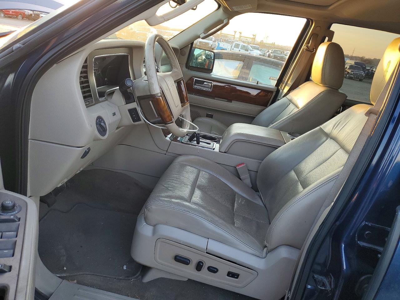 2013 LINCOLN NAVIGATOR photo 7