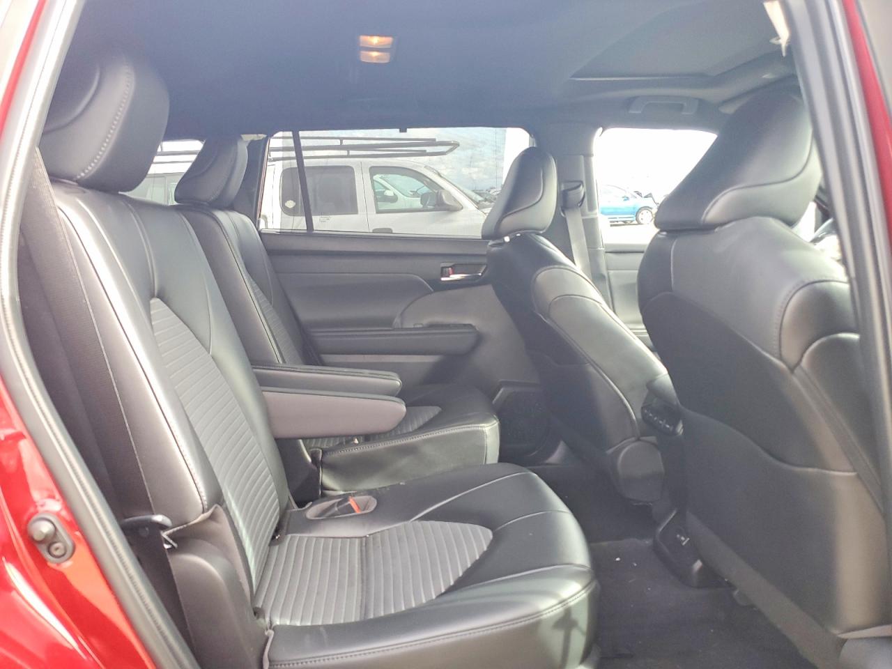2022 TOYOTA HIGHLANDER XSE photo 11