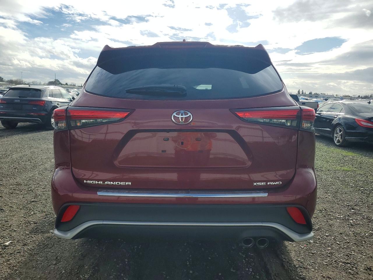 2022 TOYOTA HIGHLANDER XSE photo 6