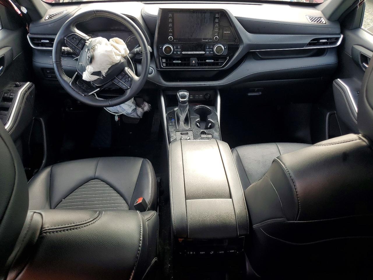 2022 TOYOTA HIGHLANDER XSE photo 8