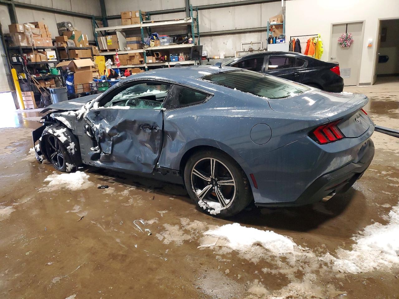 2024 FORD MUSTANG photo 2