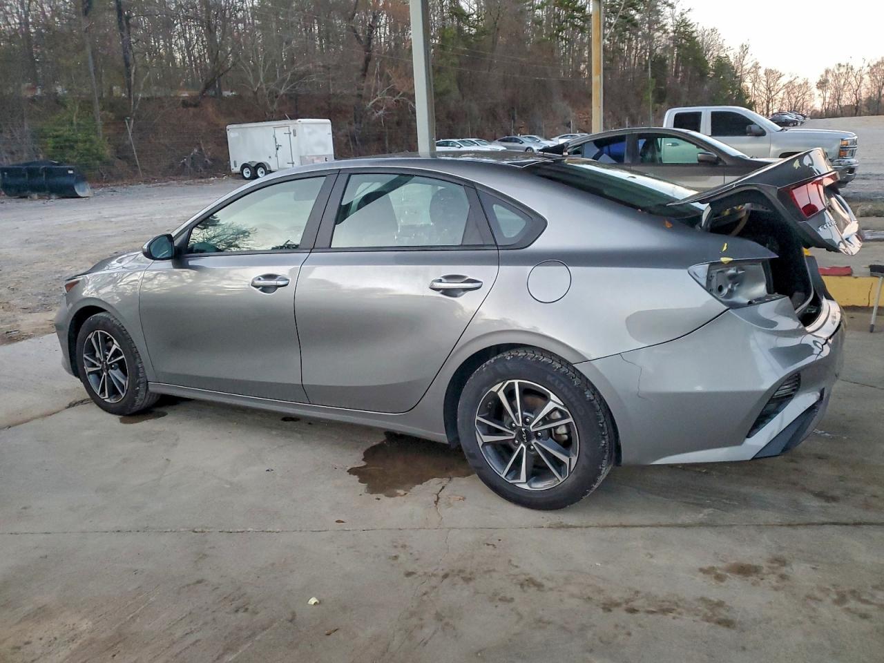 2024 KIA FORTE LX photo 2