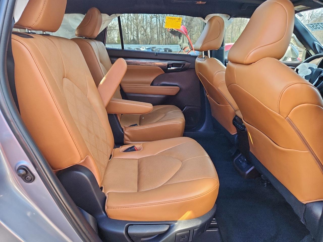 2022 TOYOTA HIGHLANDER PLATINUM photo 11